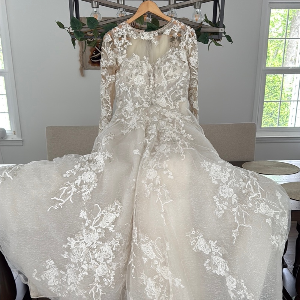 Elegant Lace Wedding Dress
